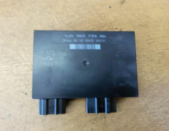 Central Locking System Control Unit SEAT Leon (1M1)