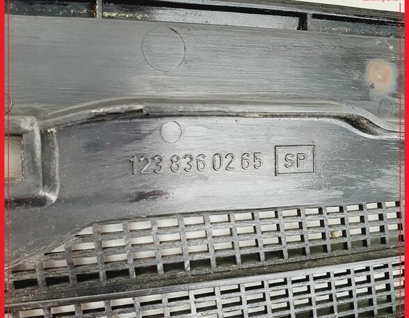 Ventilatiegrille bumper MERCEDES-BENZ 123 T-Model (S123)