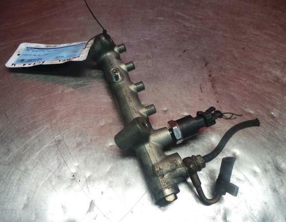 Petrol Fuel Rail OPEL Astra H (L48)