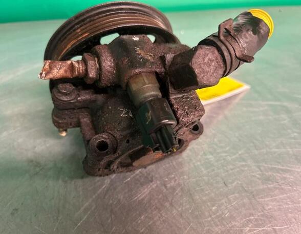 Power steering pump FORD FOCUS Saloon (DFW)