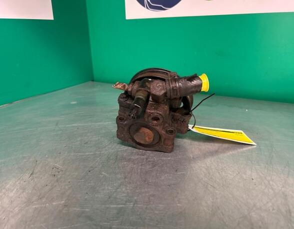 Power steering pump FORD FOCUS Saloon (DFW)