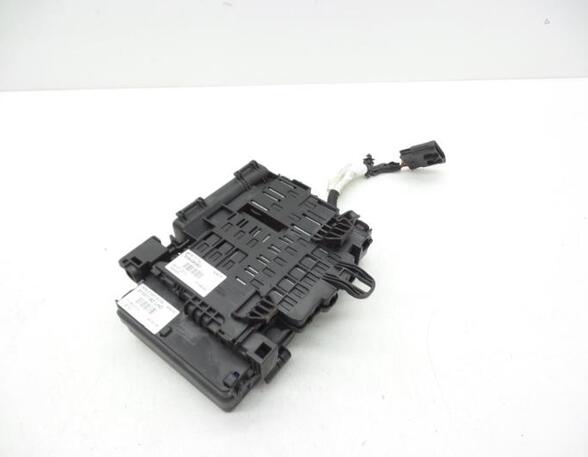 Fuse Box VOLVO V60 I (155, 157)