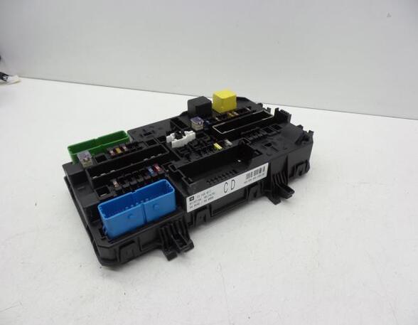 Fuse Box OPEL Astra H (L48)