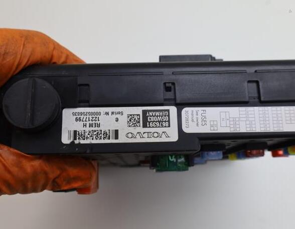 Fuse Box VOLVO V70 II (SW)