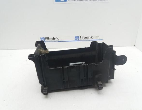 Battery holder SAAB 9-5 (YS3G)