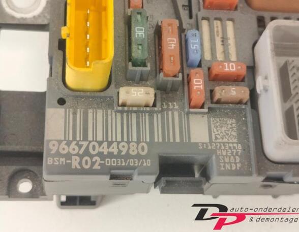 Fuse Box PEUGEOT 5008 (0U_, 0E_)