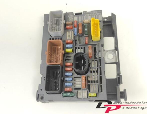 Fuse Box PEUGEOT 5008 (0U_, 0E_)