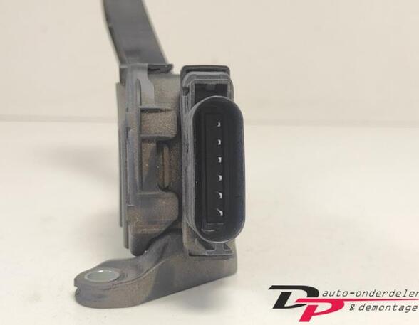 Accelerator pedal FORD FIESTA VI (CB1, CCN)