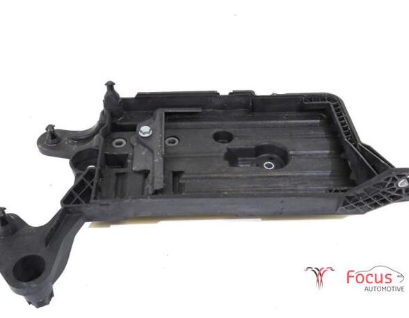 Battery holder VW GOLF VII (5G1, BQ1, BE1, BE2), VW GOLF VII Variant (BA5, BV5), VW GOLF VIII Variant (CG5)