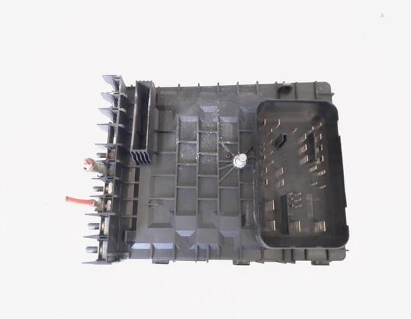 Fuse Box VW SCIROCCO (137, 138), VW TIGUAN (5N_), VW TIGUAN VAN (5N_), VW GOLF V (1K1)