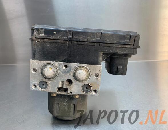 Pumpe ABS Toyota Corolla Kombi E12 4451013070 P15387688