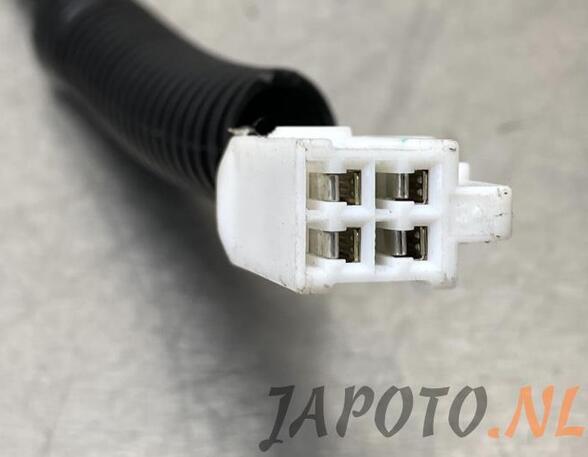 Handbrake Cable TOYOTA YARIS (_P21_, _PA1_, _PH1_)