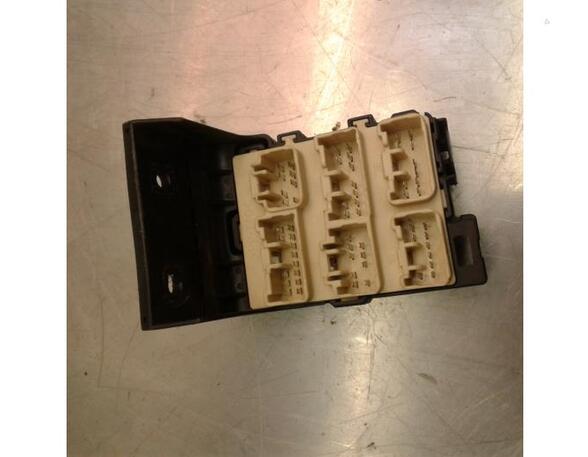 Fuse Box TOYOTA COROLLA Verso (ZER_, ZZE12_, R1_)