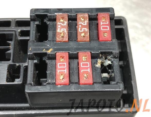 Fuse Box TOYOTA YARIS (_P21_, _PA1_, _PH1_)