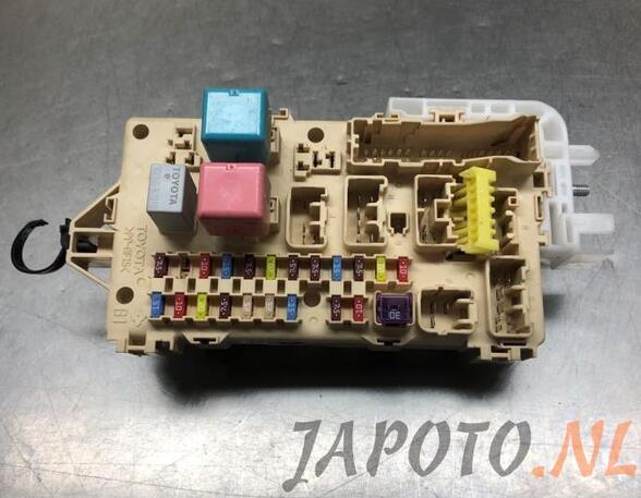 Fuse Box TOYOTA COROLLA Verso (ZER_, ZZE12_, R1_)