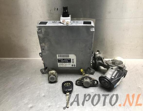 Control unit TOYOTA COROLLA Verso (_E12_)