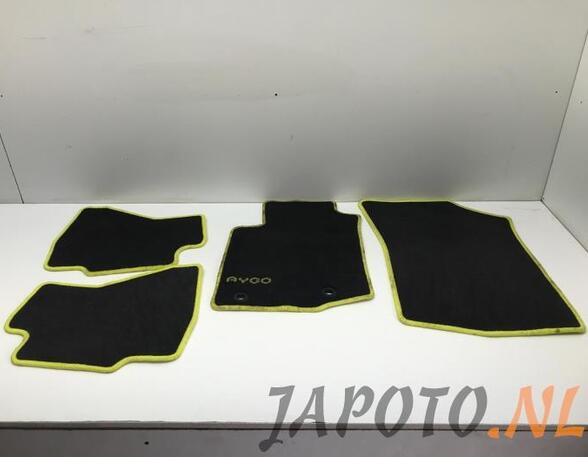 Floor mat (Carpet Mat) TOYOTA AYGO (_B4_)