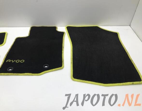 Floor mat (Carpet Mat) TOYOTA AYGO (_B4_)