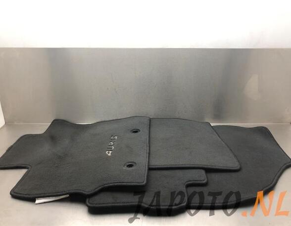 Floor mat (Carpet Mat) TOYOTA AURIS (_E18_), TOYOTA AURIS Estate (_E18_)