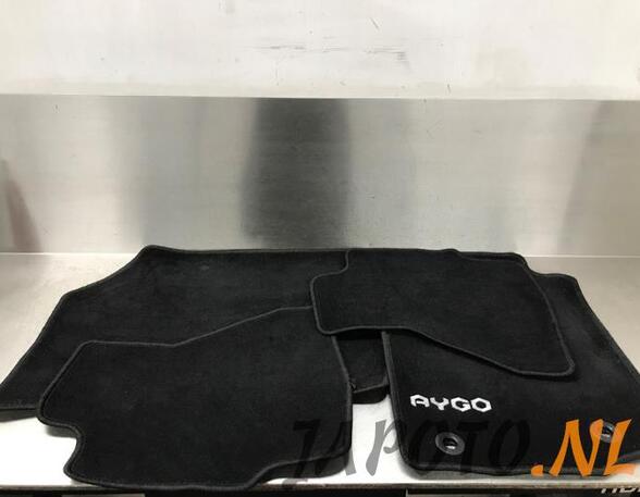 Floor mat (Carpet Mat) TOYOTA AYGO (_B4_)