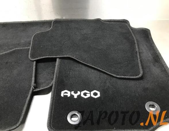 Floor mat (Carpet Mat) TOYOTA AYGO (_B4_)