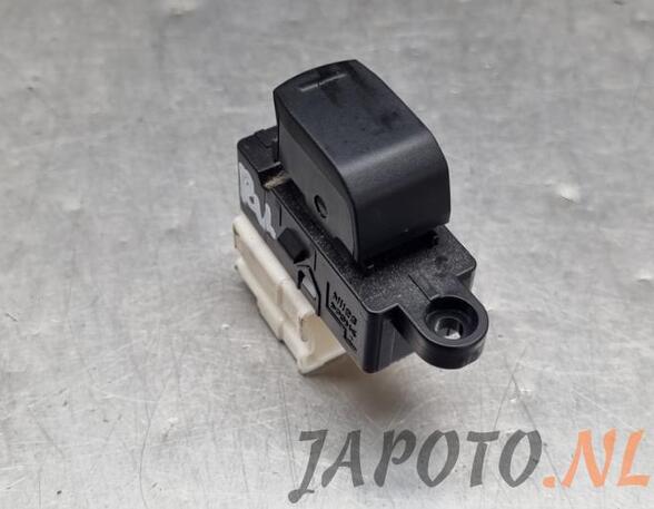 Switch for window winder SUZUKI SWIFT V (AZ)