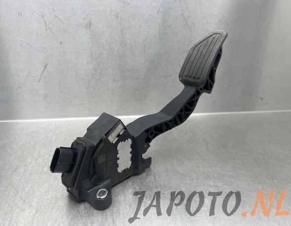 Accelerator pedal TOYOTA YARIS (_P13_)