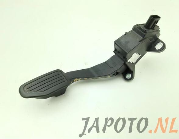 Accelerator pedal TOYOTA YARIS (_P13_)