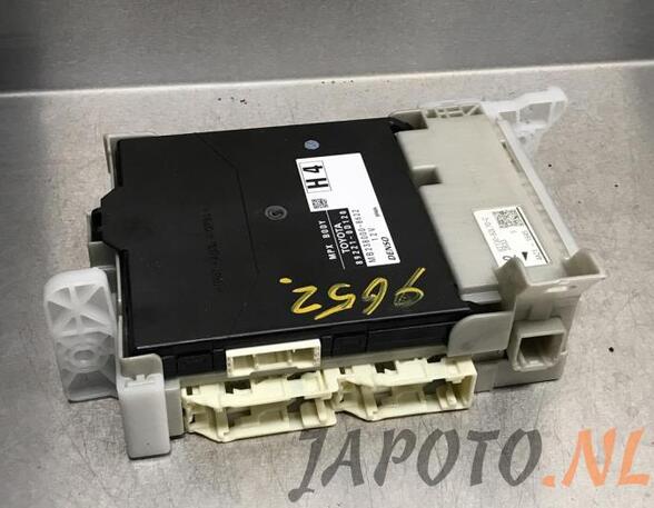 Control unit central electric (BCM) TOYOTA YARIS (_P13_)