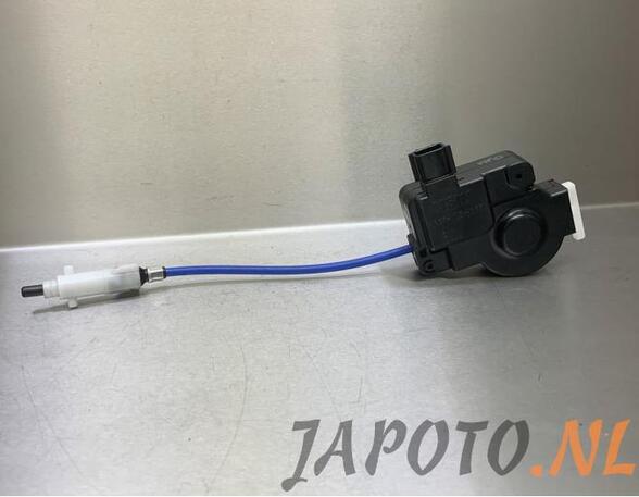 Servomotor for fuel filler flap LEXUS IS II (_E2_)