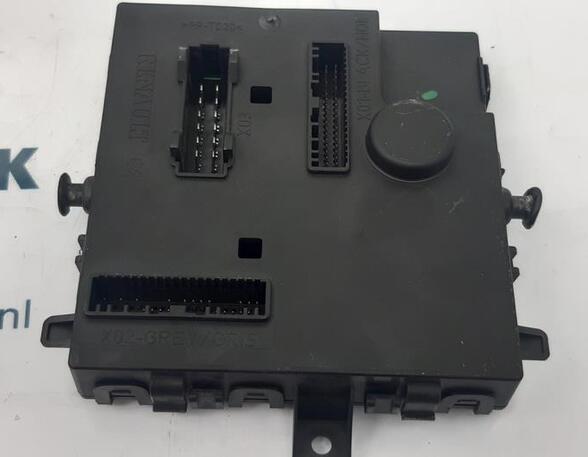 Control unit for engine RENAULT Twingo II (CN0)