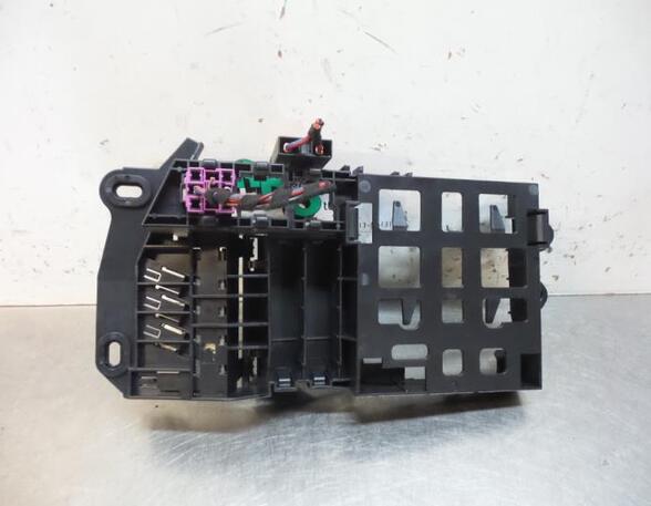 Fuse Box AUDI A6 (4F2, C6)