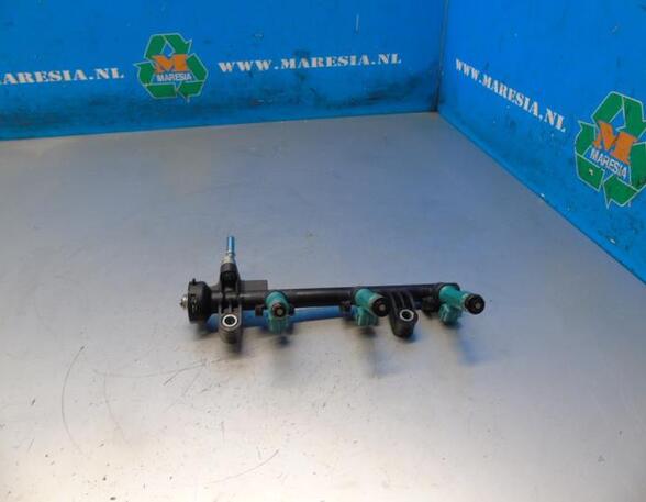 Petrol Fuel Rail TOYOTA Yaris (P13)