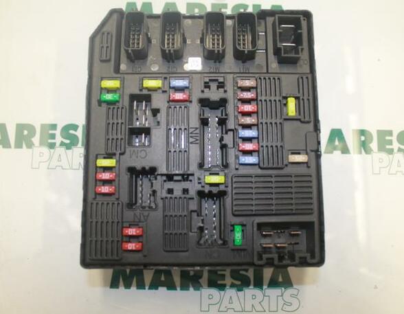 Fuse Box RENAULT Grand Scénic III (JZ0/1)