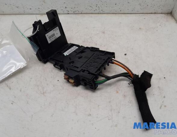 Fuse Box PEUGEOT 5008 (0U_, 0E_)