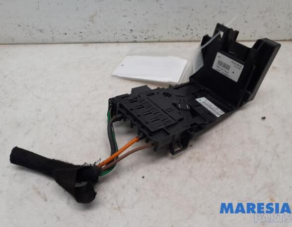 Fuse Box PEUGEOT 5008 (0U_, 0E_)