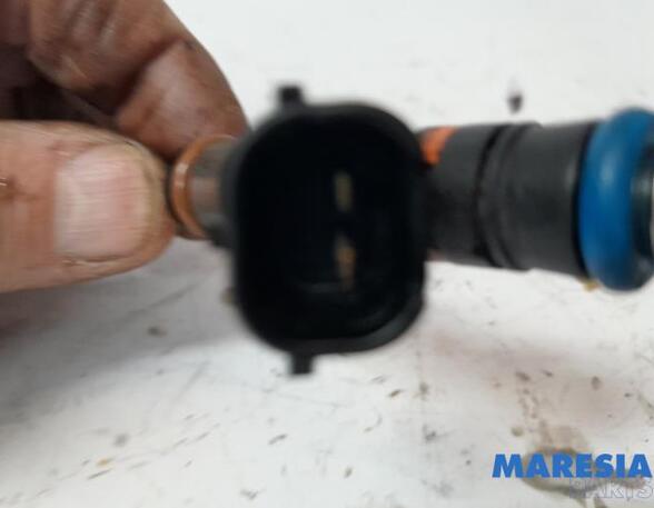 Injector Nozzle RENAULT CAPTUR I (J5_, H5_), RENAULT CLIO IV (BH_)