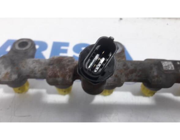 Petrol Fuel Rail RENAULT Trafic II Kasten (FL)