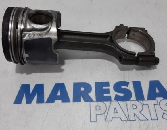 Kolben Renault Trafic II Kasten FL 7701477831 P15593406