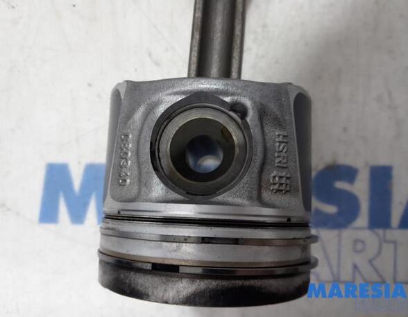 Piston RENAULT Trafic III Kasten (FG)