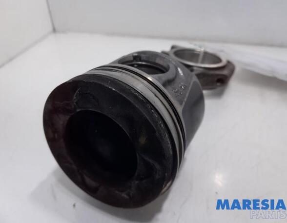 Piston OPEL Vivaro B Kasten (--)