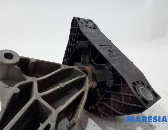 Engine Mount Bracket RENAULT Captur I (H5, J5), RENAULT Clio IV (BH)