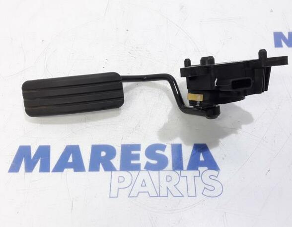 Sensor für Drosselklappenstellung Renault Clio III BR0/1, CR0/1 8200297335 P12477698