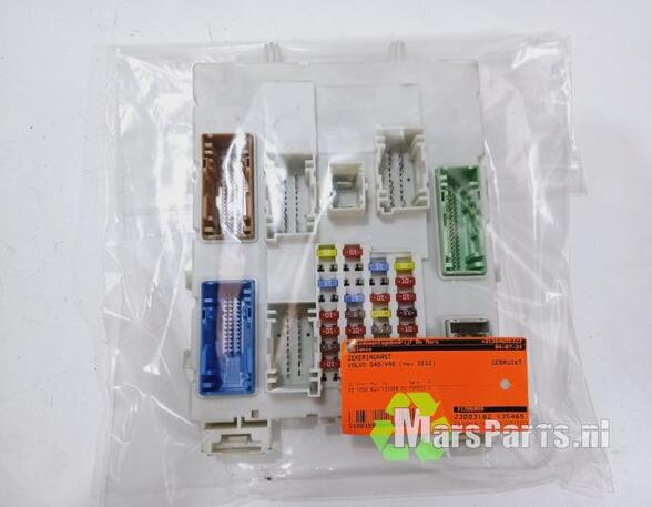 Fuse Box VOLVO V40 Hatchback (525, 526), VOLVO V40 Cross Country (526)