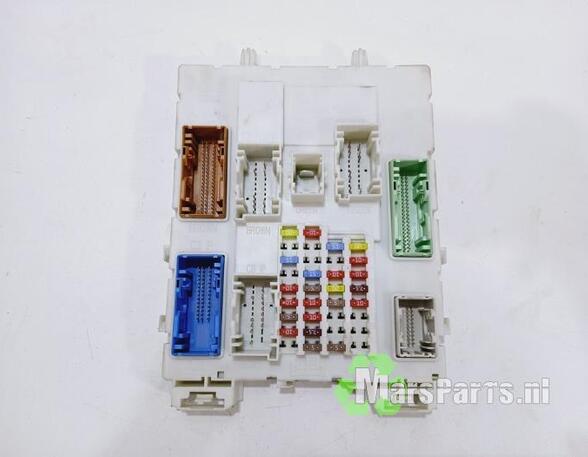 Fuse Box VOLVO V40 Hatchback (525, 526), VOLVO V40 Cross Country (526)