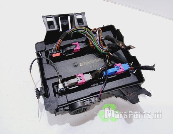 Control unit for door drawing support AUDI A6 (4G2, 4GC, C7), LAND ROVER DISCOVERY IV (L319)