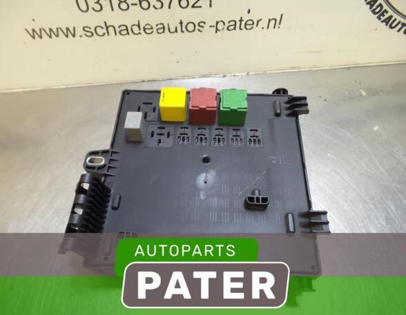 Fuse Box OPEL VECTRA C Estate (Z02)