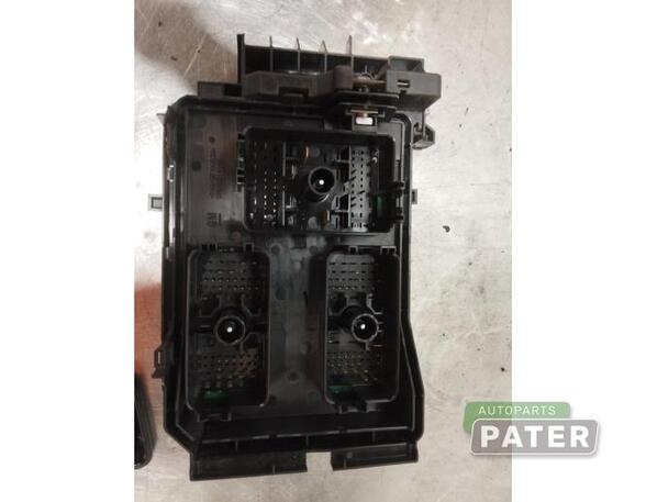 Fuse Box OPEL ASTRA K (B16)