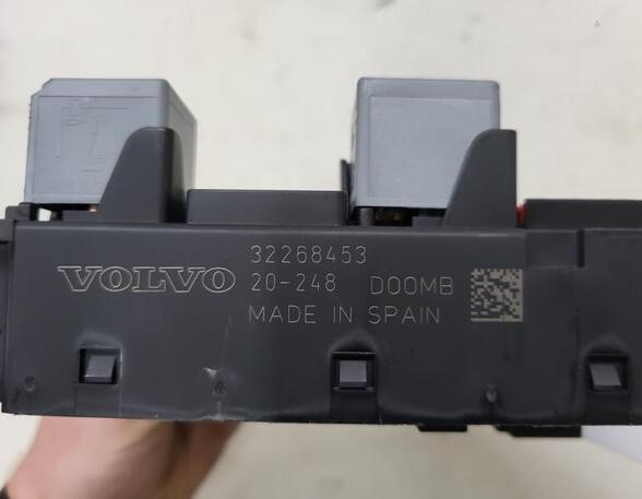 Fuse Box VOLVO V60 II (225, 227)