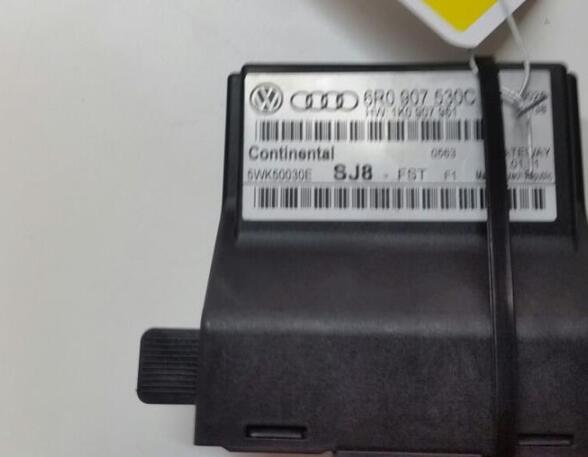 Control unit for door drawing support SEAT Ibiza IV ST (6J8, 6P8)